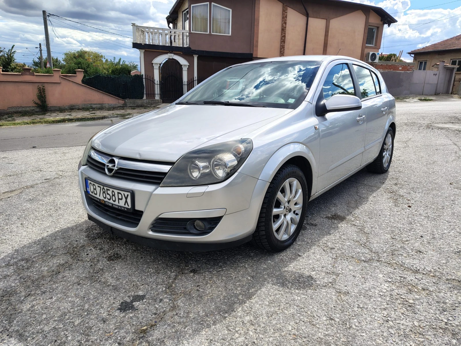 Opel Astra 1.6 Бензин (105 к.с.)   2005 г. / Регистрирана