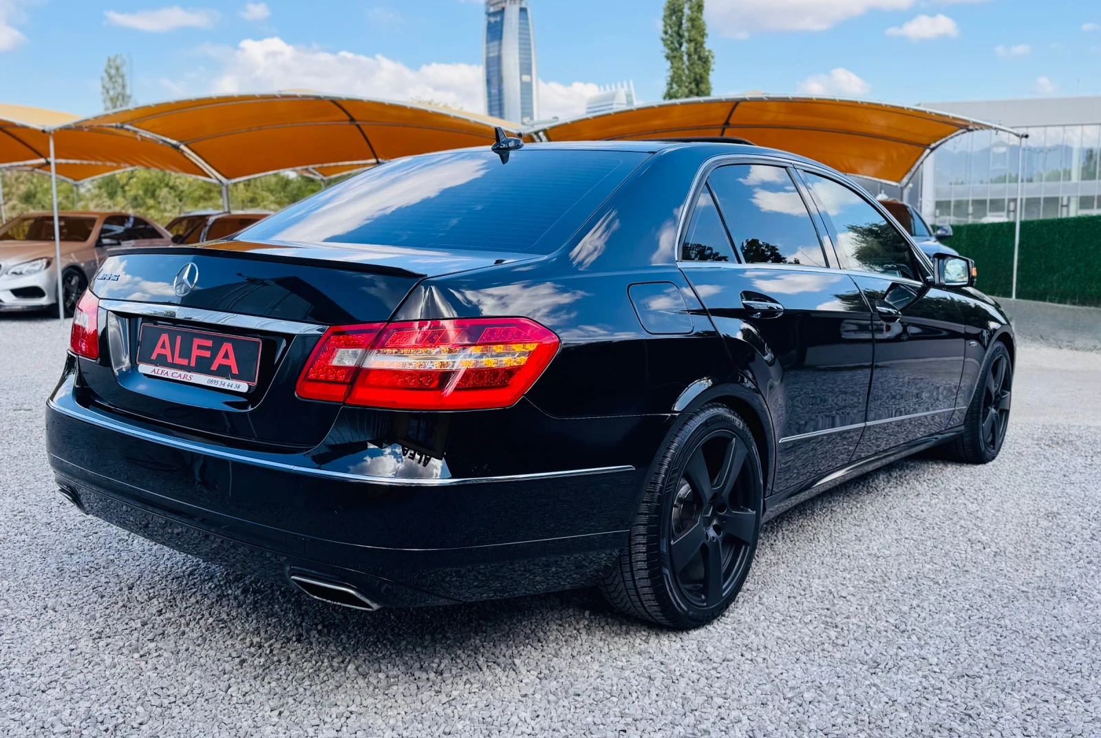 Mercedes-Benz E 350 d/AMG/4x4/ВС.ЕКСТРИ/WAZE+ DVD/KEY LESS/ТОП///, снимка 5 - Автомобили и джипове - 56257410