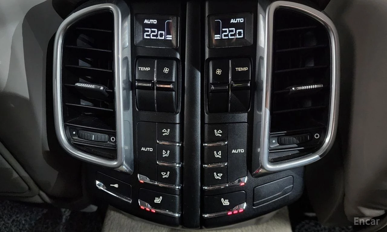 Porsche Cayenne 4.8 TURBO* BURMESTER* DISTRONIC* ПОДГРЕВ* ОБДУХВАН, снимка 13 - Автомобили и джипове - 54827819