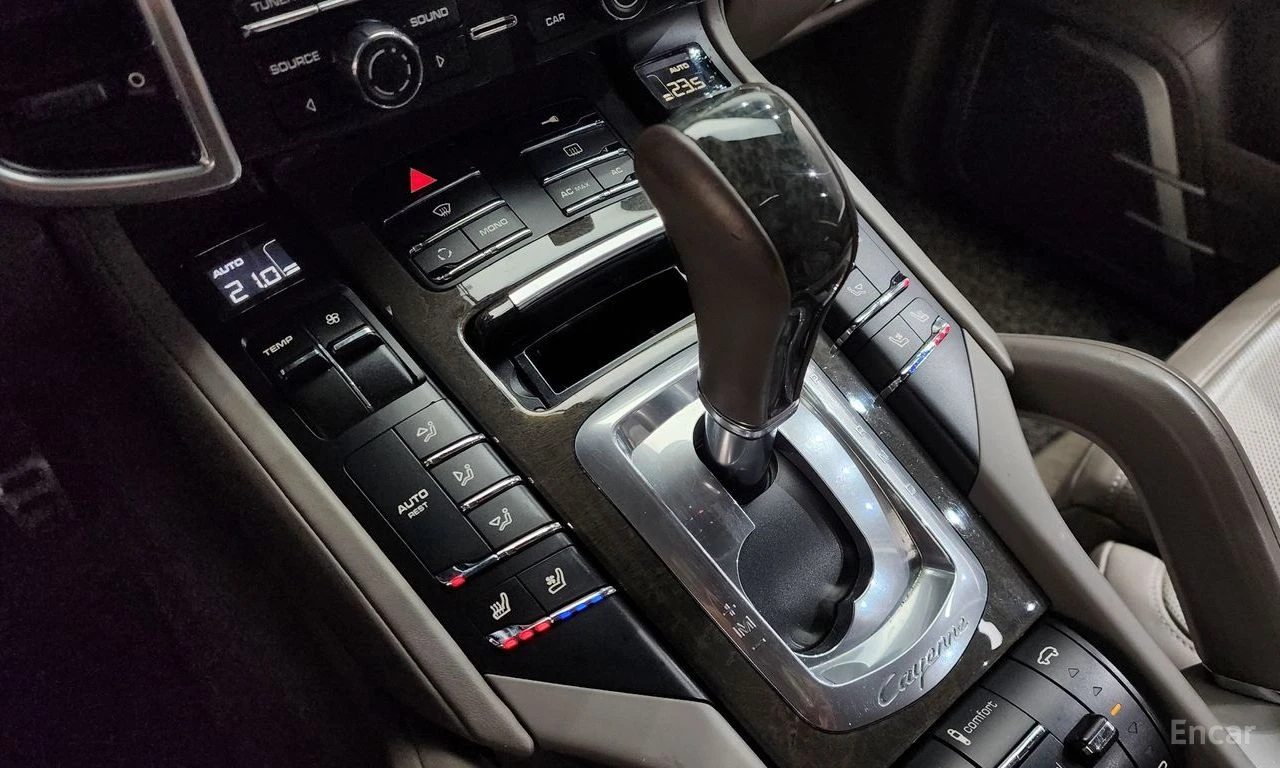 Porsche Cayenne 4.8 TURBO* BURMESTER* DISTRONIC* ПОДГРЕВ* ОБДУХВАН, снимка 12 - Автомобили и джипове - 54827819