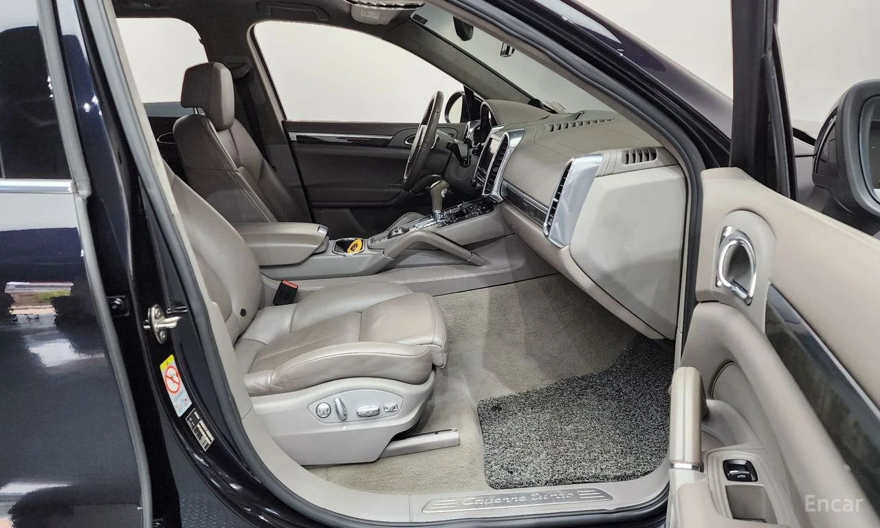 Porsche Cayenne 4.8 TURBO* BURMESTER* DISTRONIC* ПОДГРЕВ* ОБДУХВАН, снимка 7 - Автомобили и джипове - 54827819