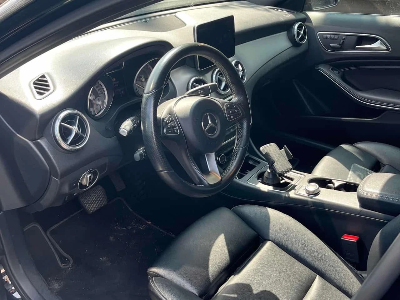 Mercedes-Benz GLA 250 4MATIC * ГЛАВНО ПРЕДСТАВИТЕЛСТВО НА MERCEDES* , снимка 8 - Автомобили и джипове - 55423775