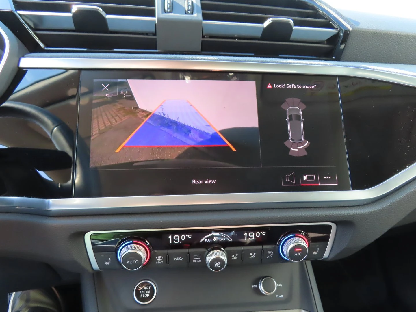 Audi Q3, снимка 9 - Автомобили и джипове - 56438355