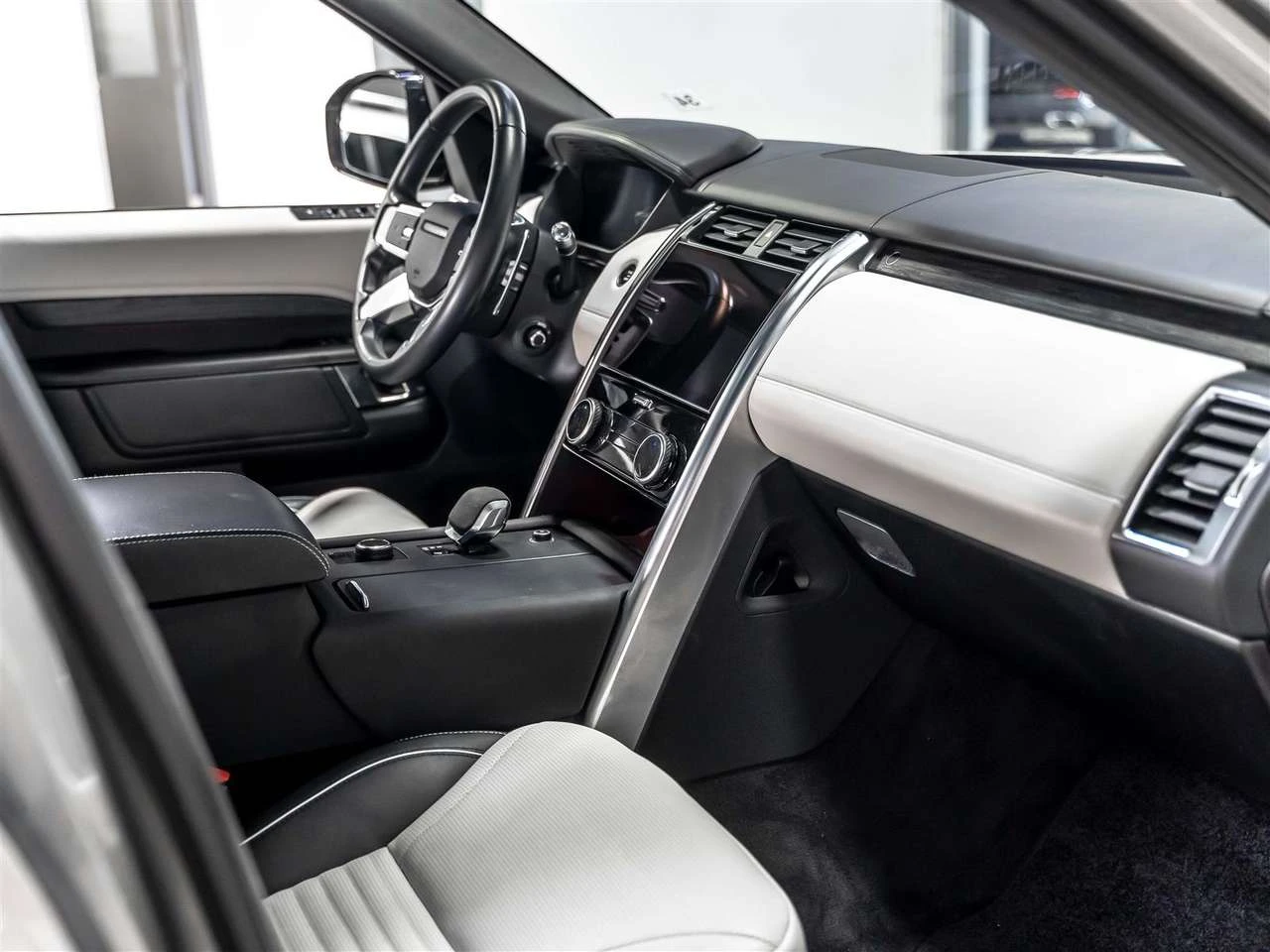 Land Rover Discovery R-Dynamic S| P360 Turbo Inline-6| Adaptive Cruise| | Mobile.bg � ����������� 9