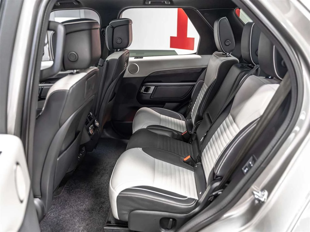 Land Rover Discovery R-Dynamic S| P360 Turbo Inline-6| Adaptive Cruise| | Mobile.bg � ����������� 11