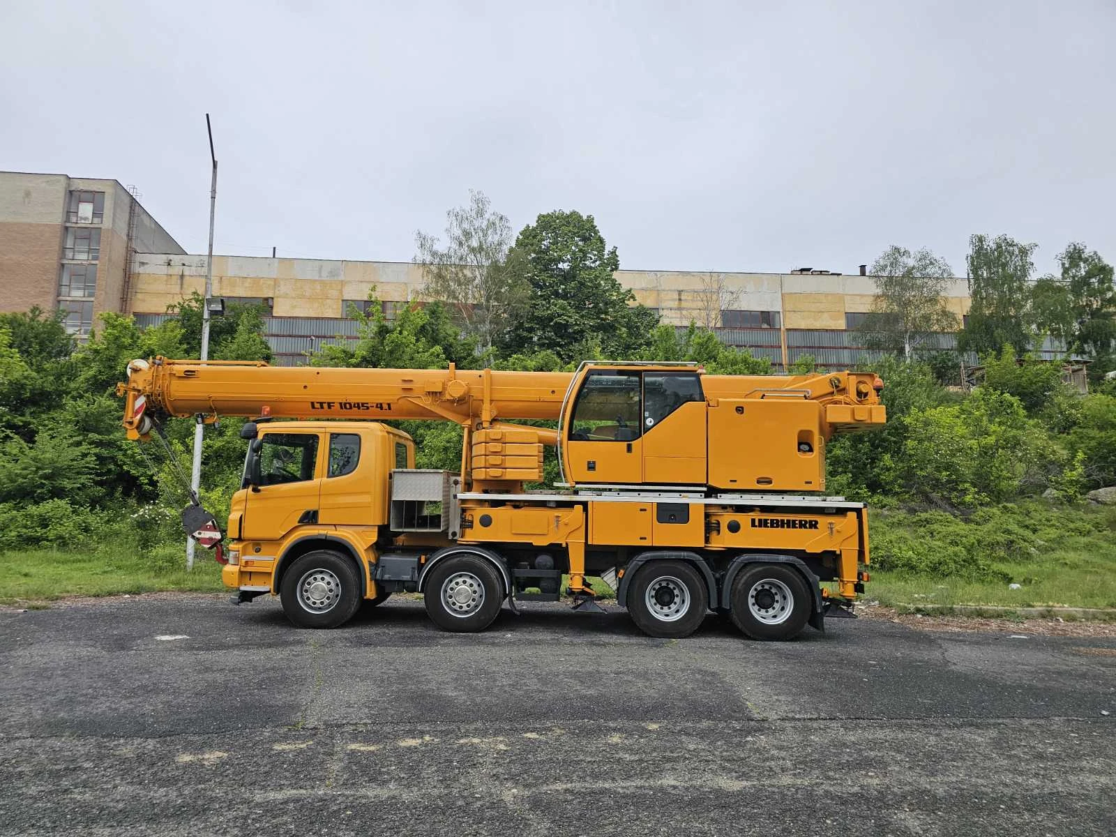 Други Друг LIEBHERR LTF 1045-4.1  8x4 - изображение 2