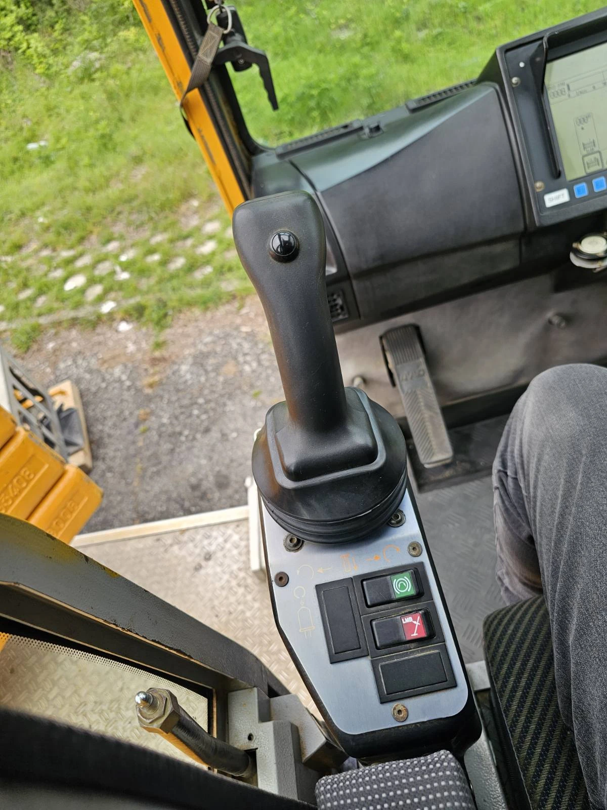 Други Друг LIEBHERR LTF 1045-4.1  8x4 - изображение 8