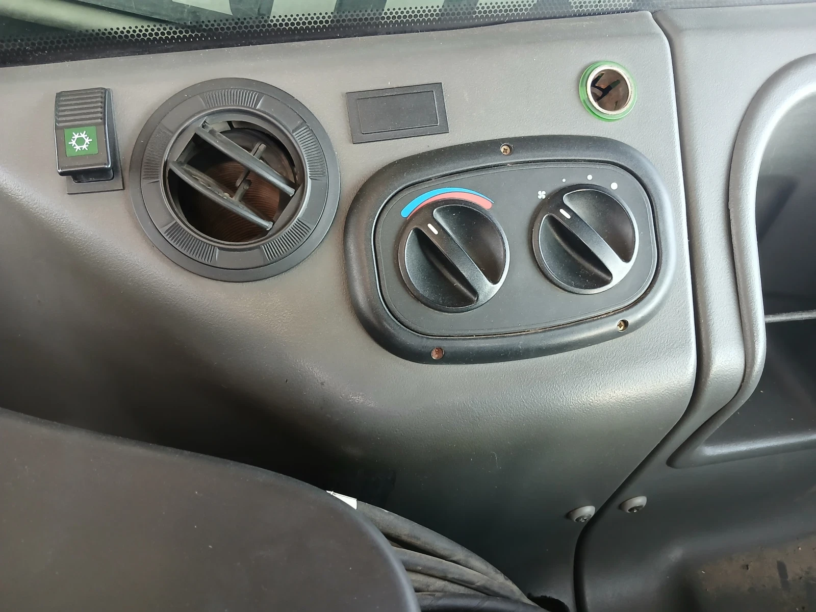 Телескопичен товарач New Holland LM5040 - изображение 7