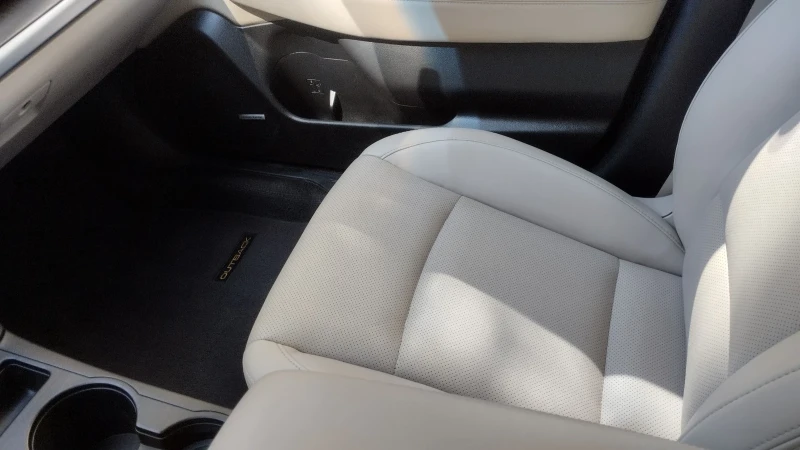 Subaru Outback 3.6 Limited, снимка 11 - Автомобили и джипове - 52560956