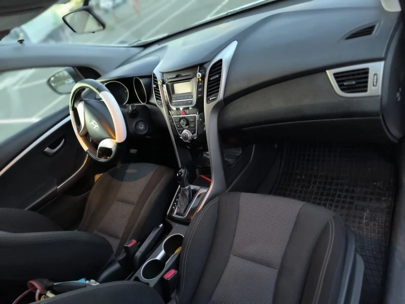 Hyundai I30 1.6, снимка 14 - Автомобили и джипове - 52447942