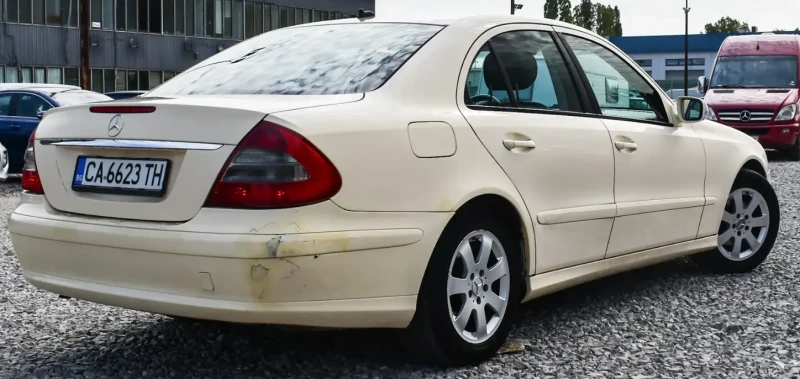 Mercedes-Benz E 200 Има фабричен метан, снимка 7 - Автомобили и джипове - 52707385