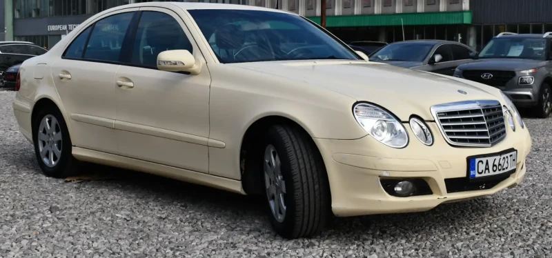 Mercedes-Benz E 200 Има фабричен метан, снимка 3 - Автомобили и джипове - 52707385