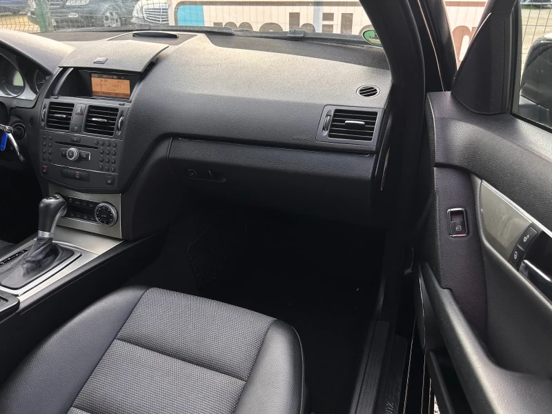 Mercedes-Benz C 220, снимка 10 - Автомобили и джипове - 52726439