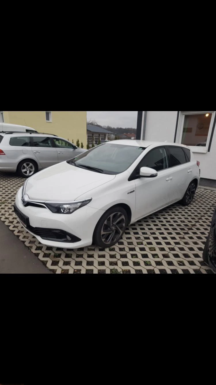 Toyota Auris 1.8 hibrid - изображение 2