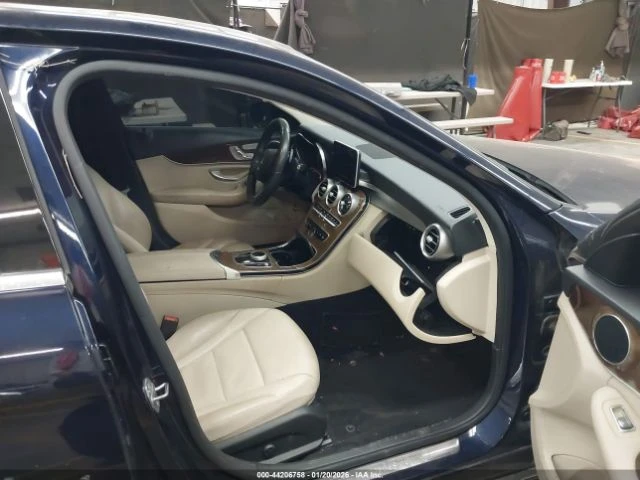 Mercedes-Benz C 300 КОЖА* KEYLESS* ПОДГРЕВ - изображение 8