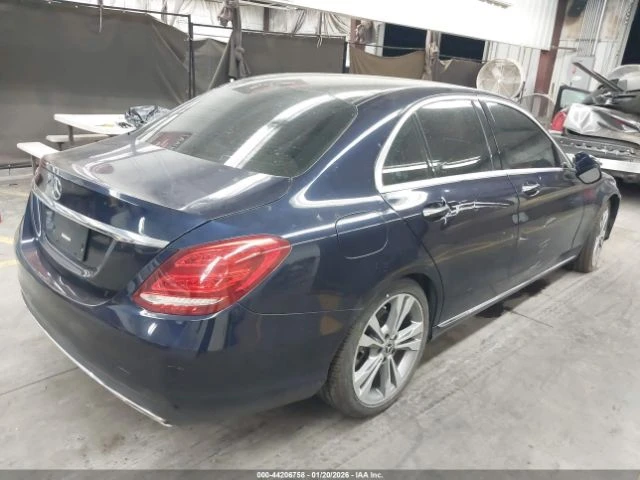Mercedes-Benz C 300 КОЖА* KEYLESS* ПОДГРЕВ - изображение 4
