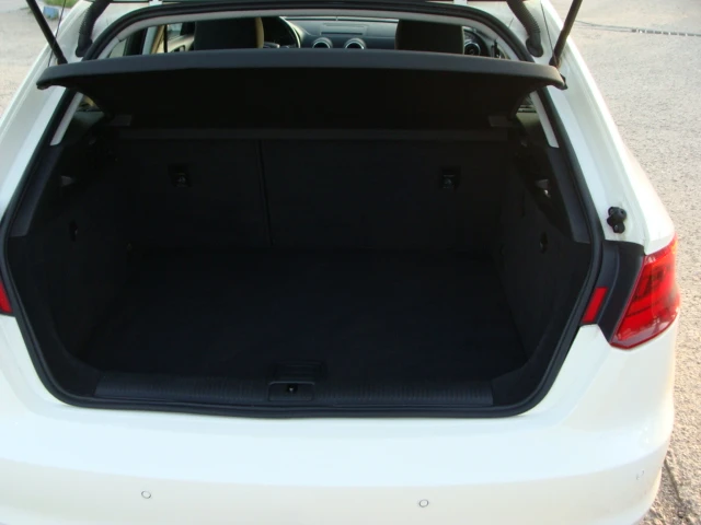 Audi A3 1.6 sportback, снимка 12 - Автомобили и джипове - 54243152