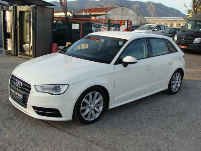 Audi A3 1.6 sportback, снимка 8 - Автомобили и джипове - 54243152