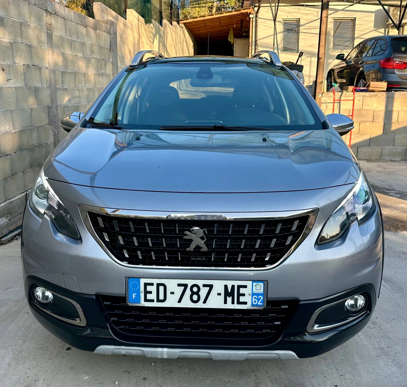 Peugeot 2008 1.6 Blue-HDi, Crossway, Панорама, Кожа с Алкантара - изображение 2