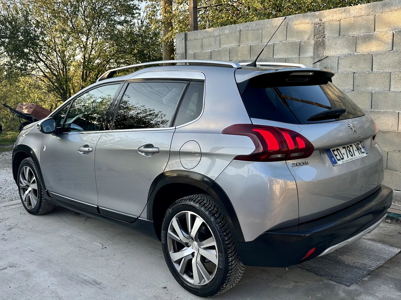 Peugeot 2008 1.6 Blue-HDi, Crossway, Панорама, Кожа с Алкантара - изображение 7