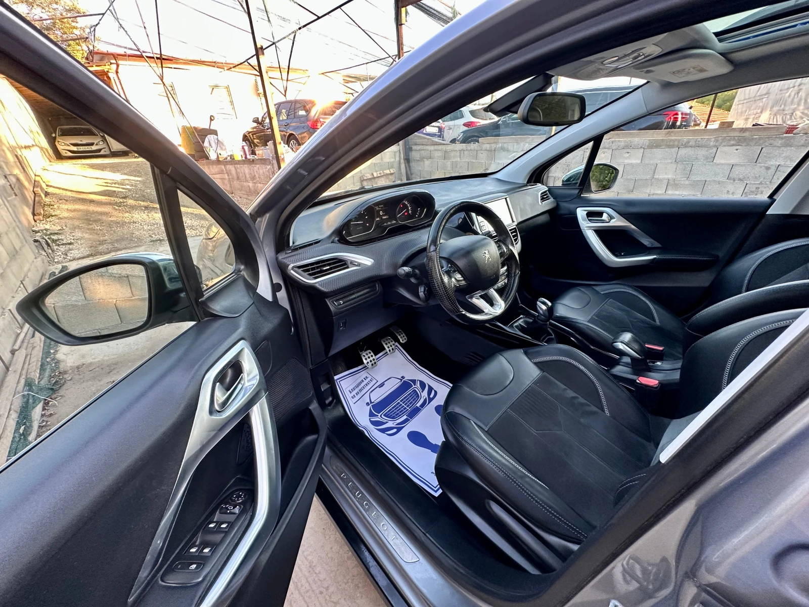 Peugeot 2008 1.6 Blue-HDi, Crossway, Панорама, Кожа с Алкантара - изображение 9
