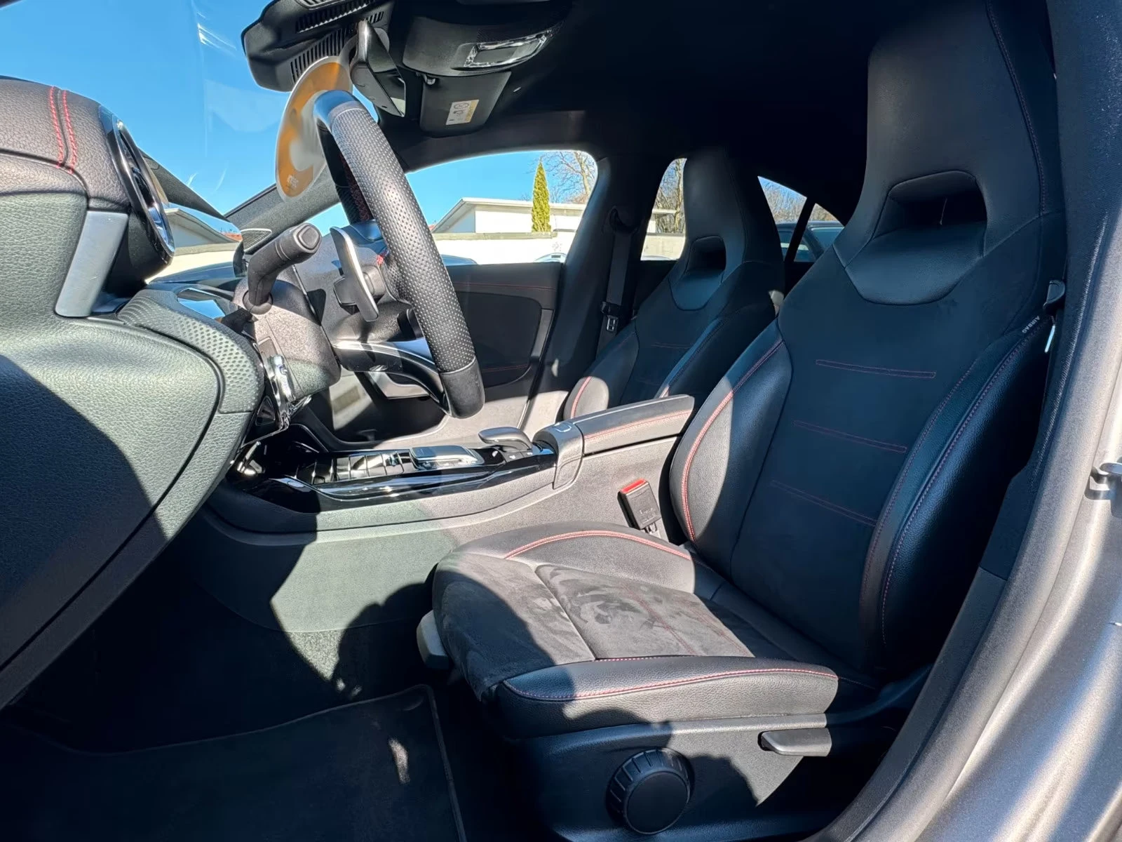 Mercedes-Benz CLA 45 AMG 4MATIC/387HP/BURM/CAM/CPLAY/NAVI/LED/951g, снимка 7 - Автомобили и джипове - 53901695