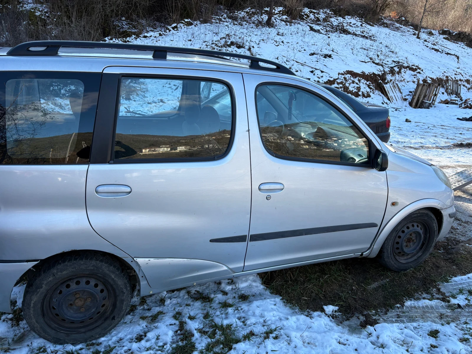 Toyota Yaris verso 1.3, снимка 3 - Автомобили и джипове - 54189792