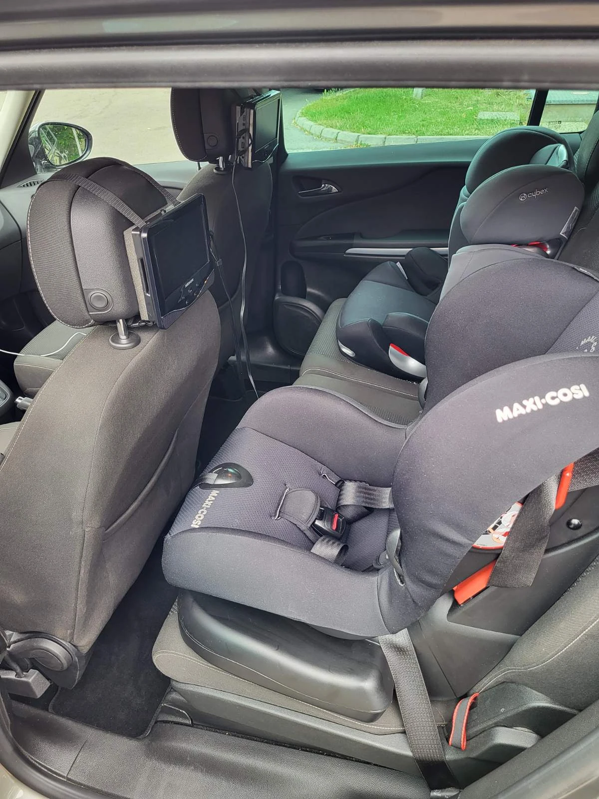 Opel Zafira, снимка 11 - Автомобили и джипове - 54729521
