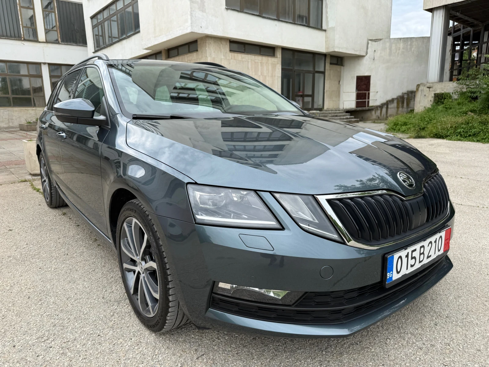 Skoda Octavia 1.8 TSi / 4x4 / DSG, снимка 2 - Автомобили и джипове - 54742665