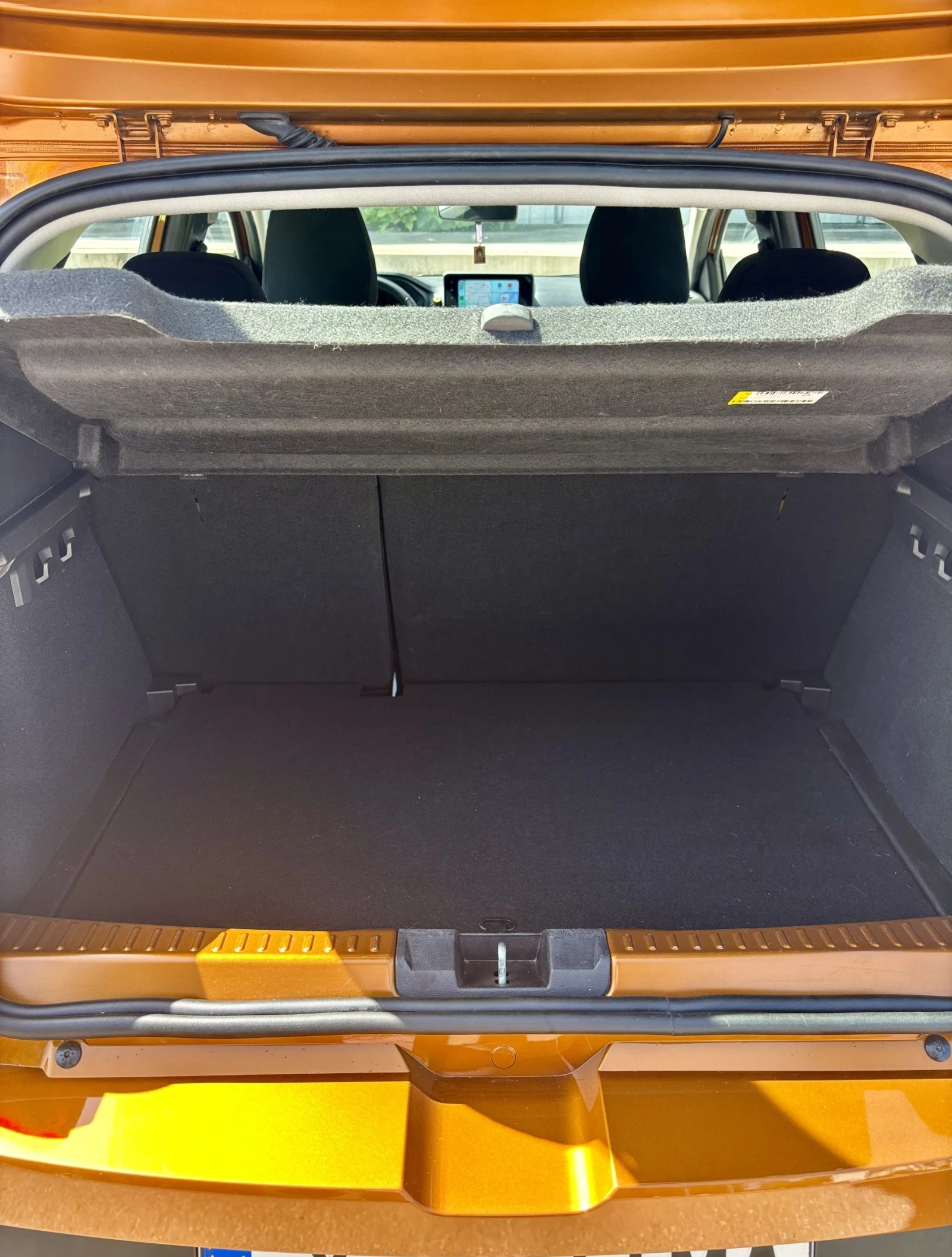 Dacia Sandero Stepway- Бензин/ Газ, 100к.с., снимка 14 - Автомобили и джипове - 55888927