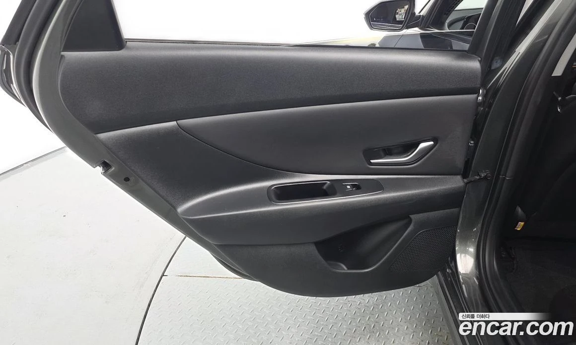 Hyundai Elantra 1.6 LPi Smart, снимка 15 - Автомобили и джипове - 55972720