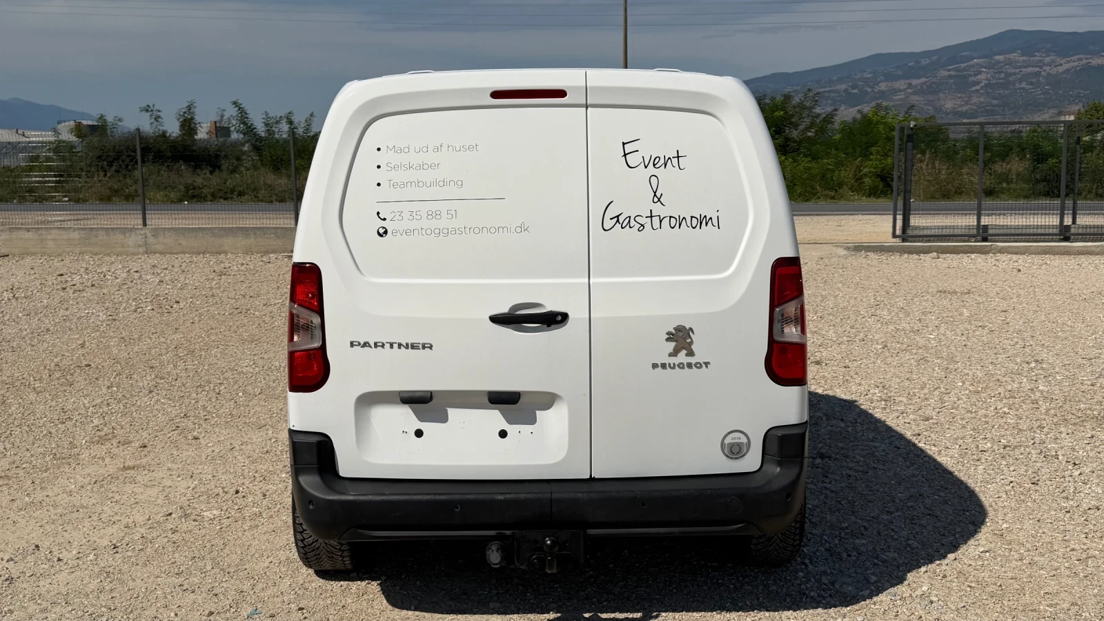 Peugeot Partner AUTOMATIC EAT8, снимка 5 - Автомобили и джипове - 56075699