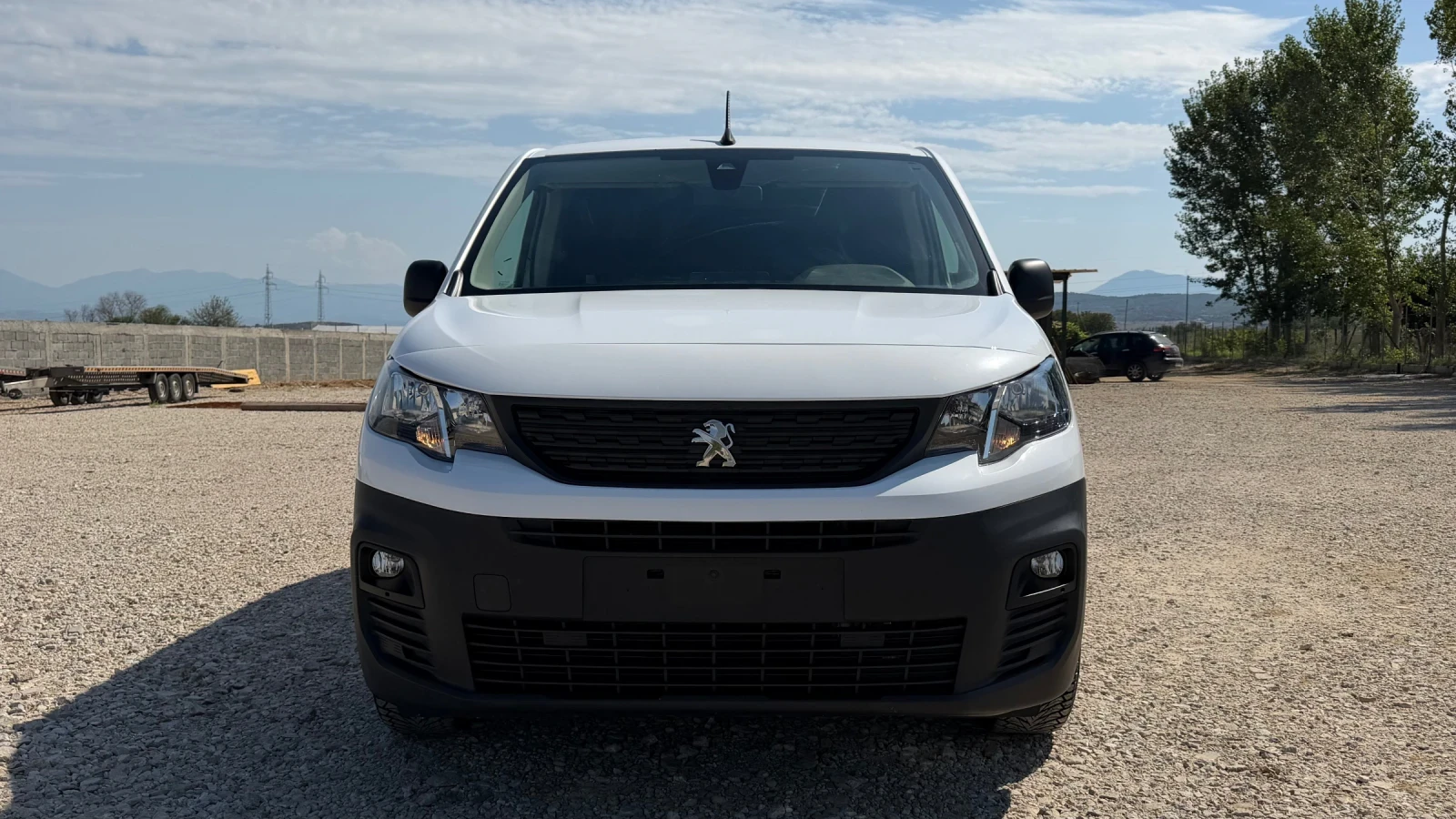 Peugeot Partner AUTOMATIC EAT8, снимка 2 - Автомобили и джипове - 56075699