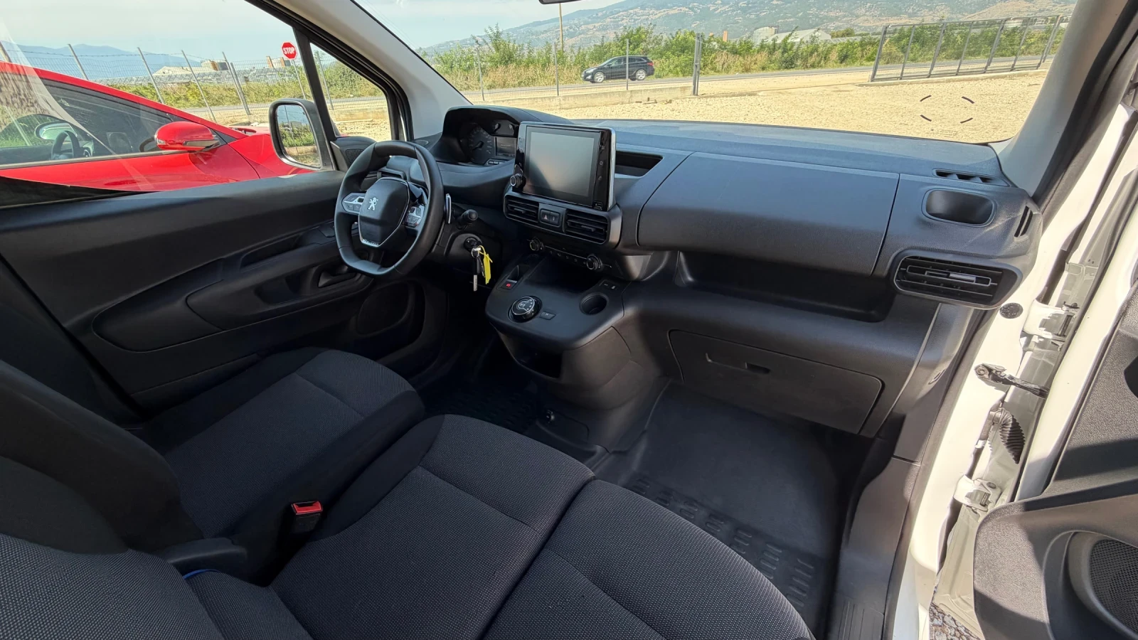 Peugeot Partner AUTOMATIC EAT8, снимка 12 - Автомобили и джипове - 56075699