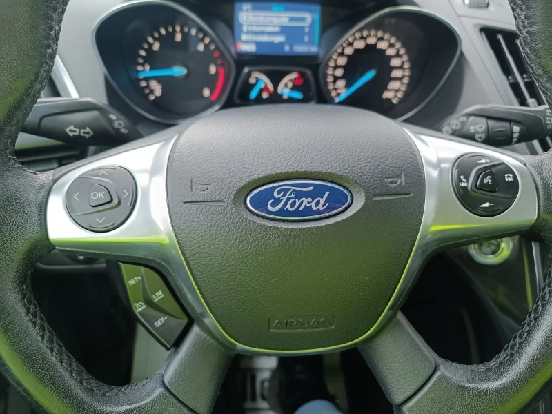 Ford Kuga АВТОМАТИК 4x4, снимка 13 - Автомобили и джипове - 48054197