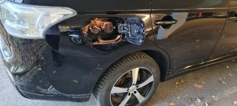 Mitsubishi Outlander Phev (plug-in hibrid) , снимка 2 - Автомобили и джипове - 52218372