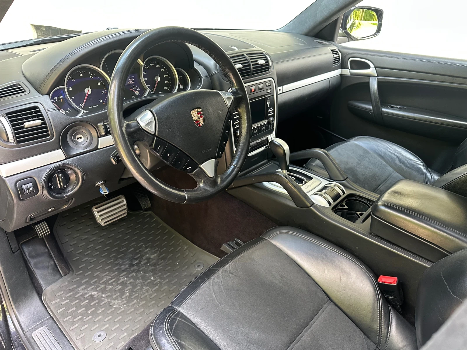 Porsche Cayenne TURBO / РЕГИСТРИРАН - изображение 9