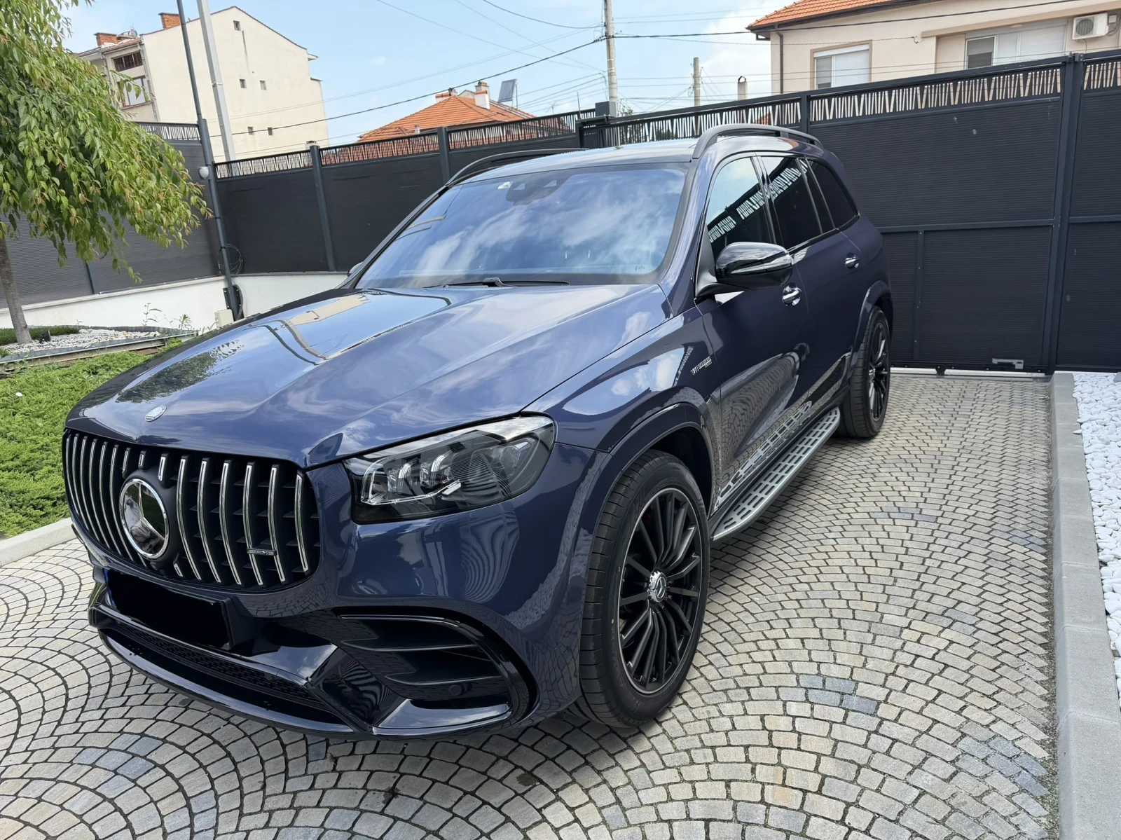 Mercedes-Benz GLS 63 AMG  с гаранция, снимка 2 - Автомобили и джипове - 54274365