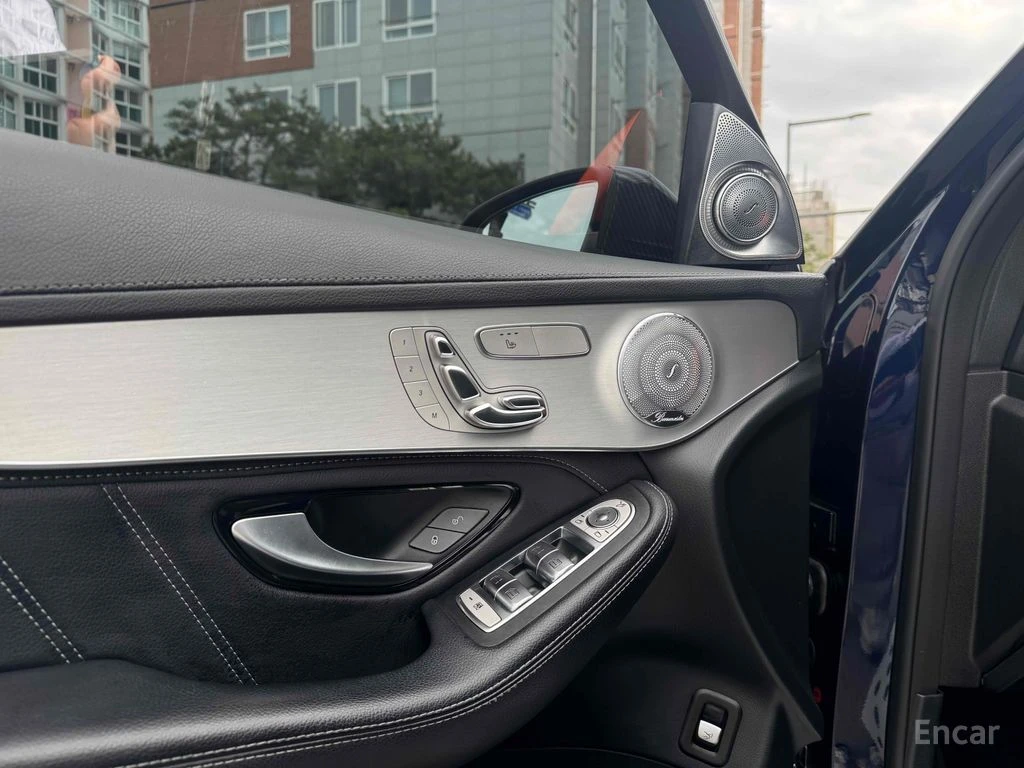 Mercedes-Benz GLC 63 AMG 4MATIC+ COUPE* 3D* BURMESTER* ХЕДЪП* 360КАМЕРА* , снимка 6 - Автомобили и джипове - 54504069