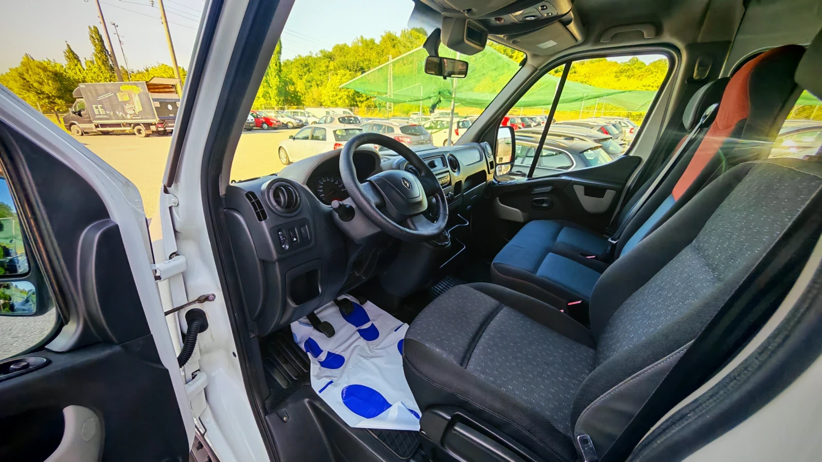 Renault Master 2.3dci Инвалидна рампа, климатична инсталация!, снимка 12 - Бусове и автобуси - 55823978
