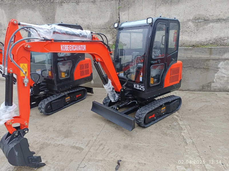 Багер Kobelco 2, 5тона, kubota мотор, снимка 12 - Индустриална техника - 51815361