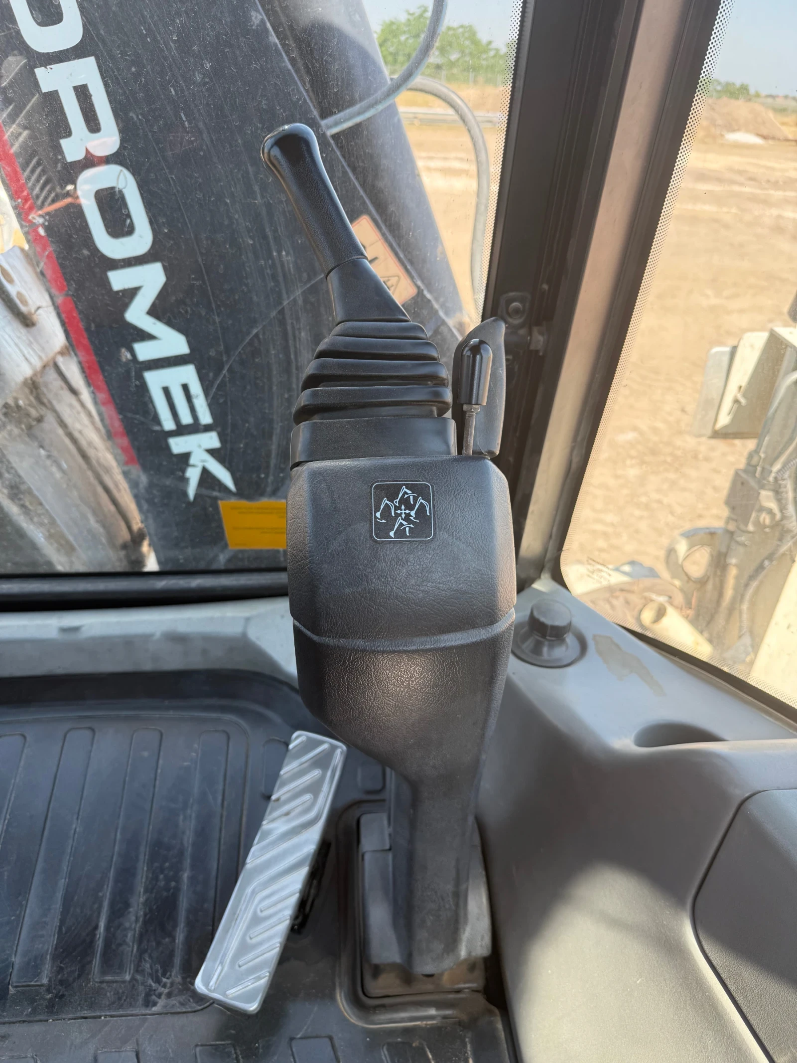 Багер Hidromek 102B, снимка 9 - Индустриална техника - 54209474