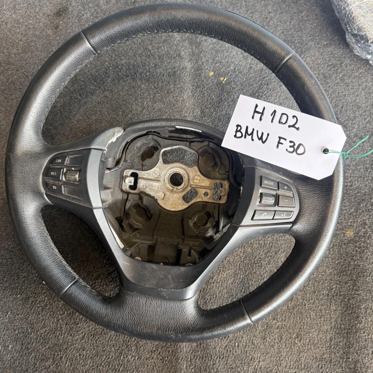Кожен мултиволан серия 1 BMW F30 SW686395504-4179