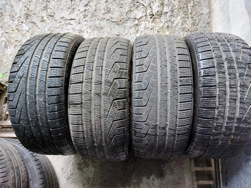 Гуми Зимни 245/45R17, снимка 1 - Гуми и джанти - 37110452