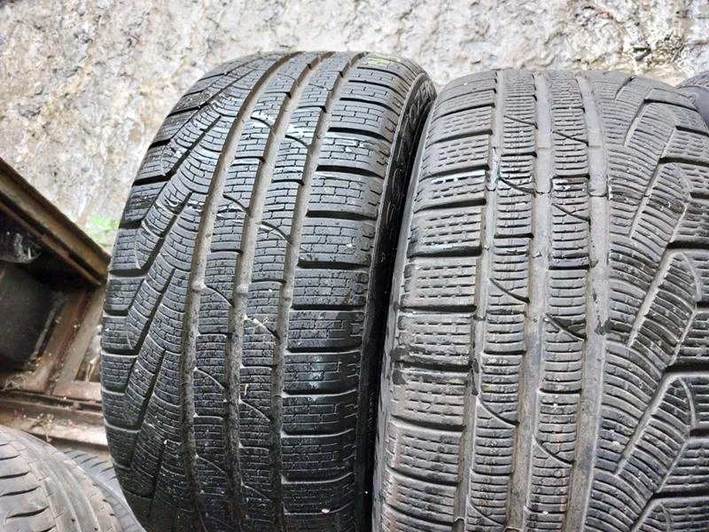 Гуми Зимни 245/45R17, снимка 2 - Гуми и джанти - 37110452