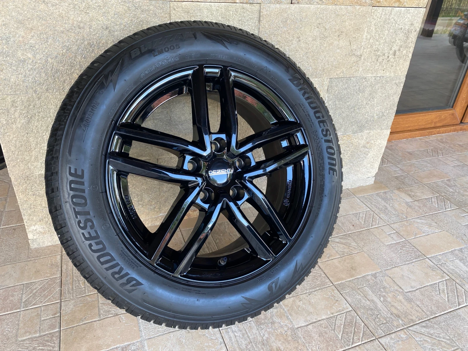 Гуми с джанти Bridgestone 205/60R16, снимка 5 - Гуми и джанти - 55324878