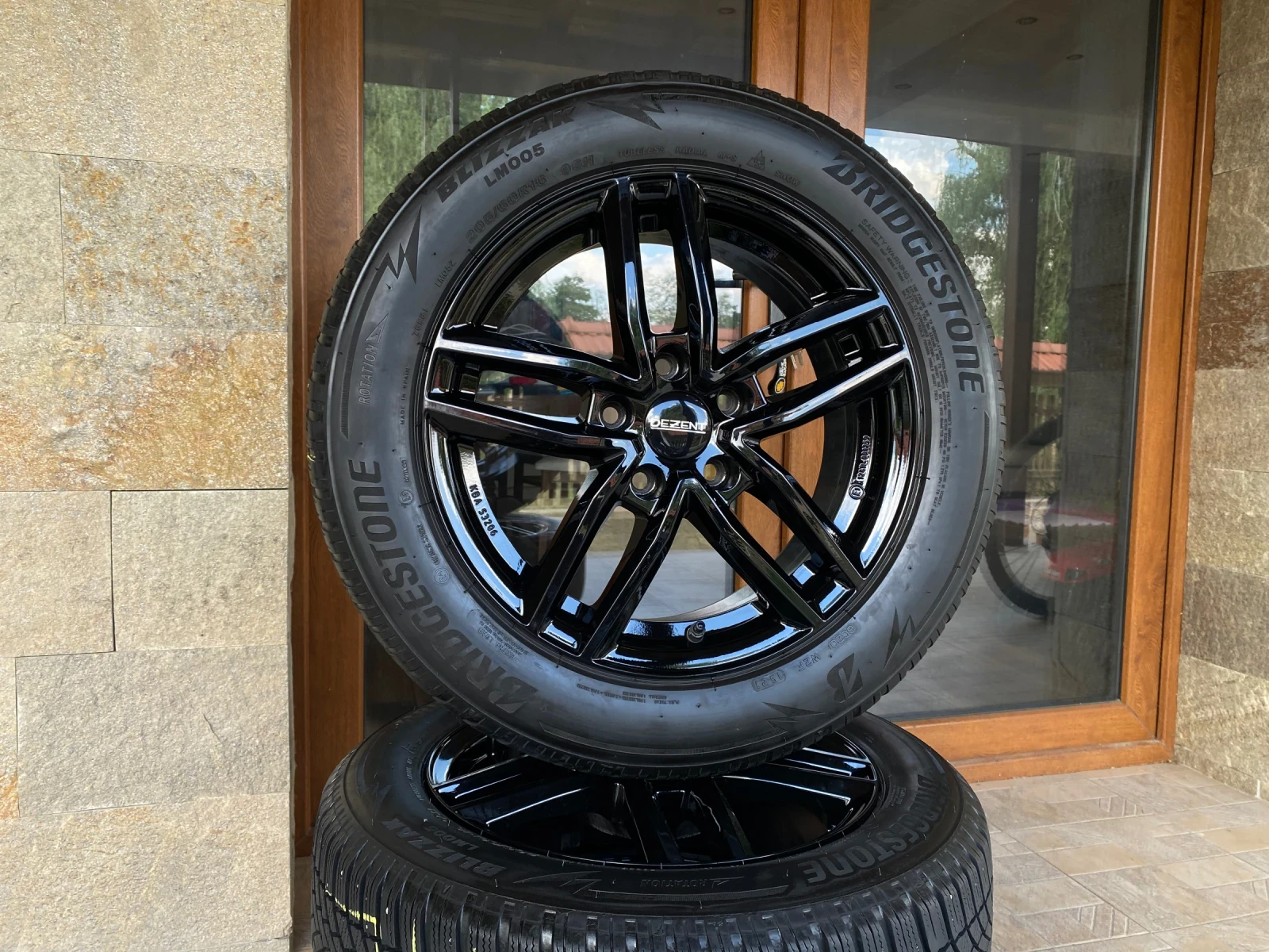 Гуми с джанти Bridgestone 205/60R16, снимка 2 - Гуми и джанти - 55324878