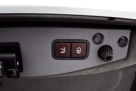 Mercedes-Benz SL 63 AMG, снимка 9