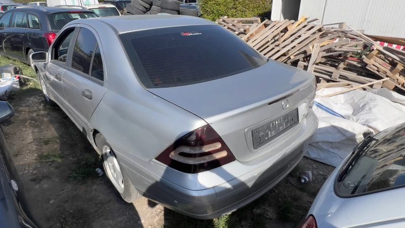 Mercedes-Benz C 200, снимка 5 - Автомобили и джипове - 47239178