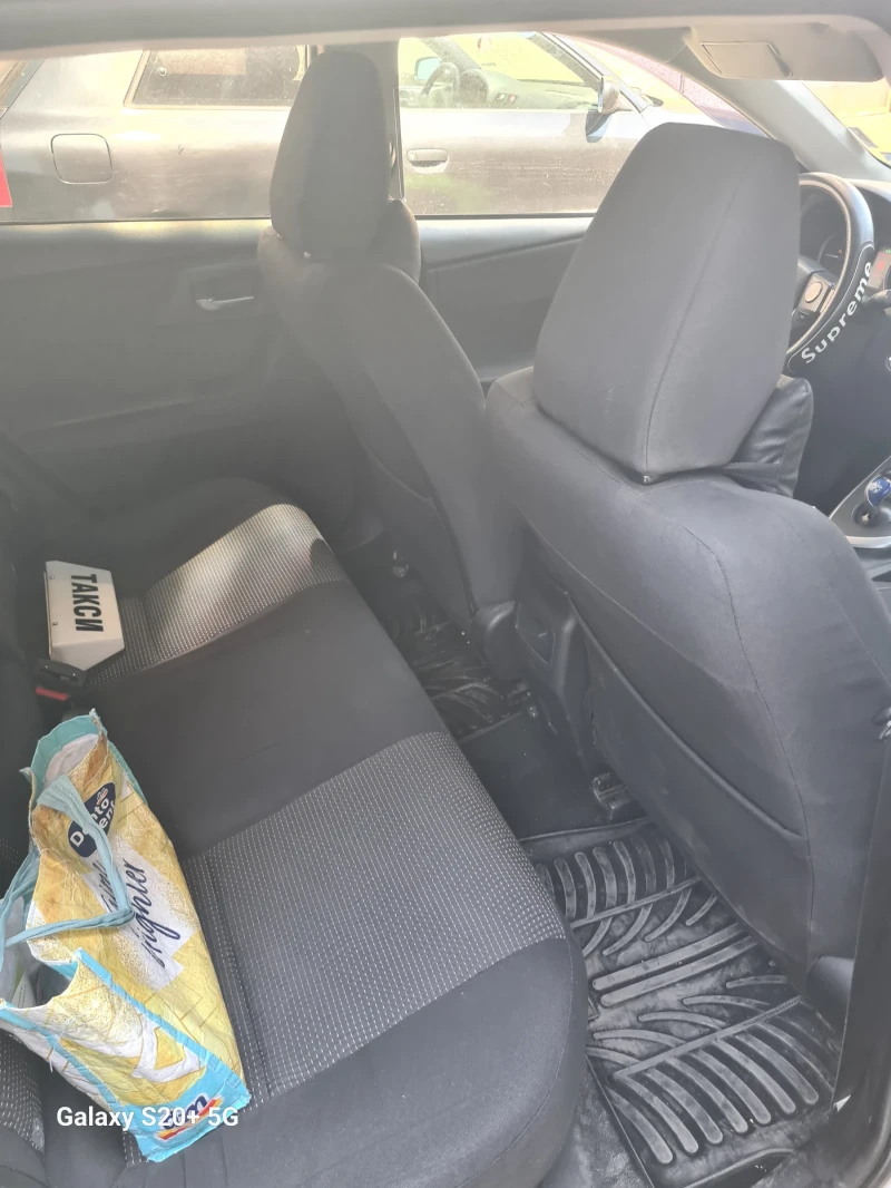 Toyota Auris 1.8 хибрид, снимка 8 - Автомобили и джипове - 51160506